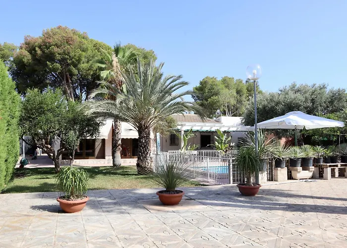Con Jardin Y Piscina Privada