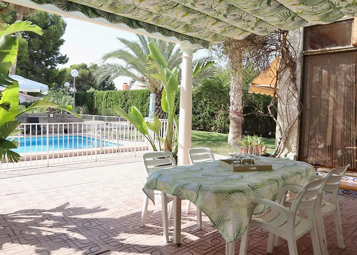 Con Jardin Y Piscina Privada Casa de Férias