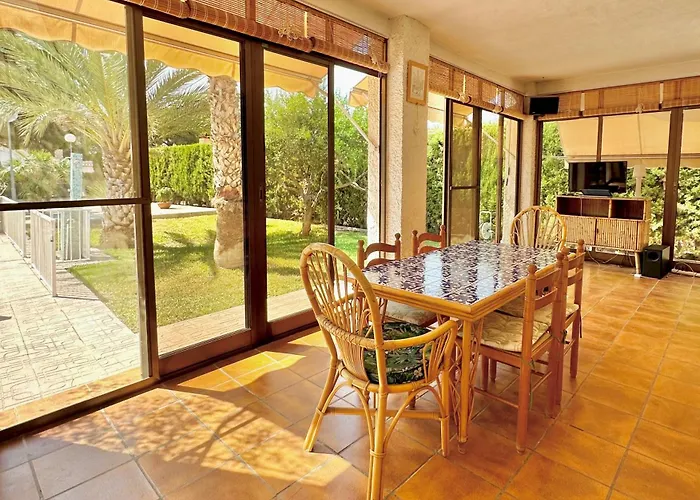 Con Jardin Y Piscina Privada