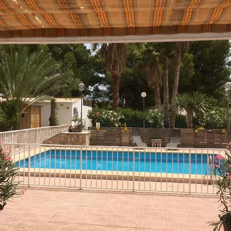 Con Jardín Y Piscina Privada Сasa de vacaciones *