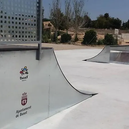 Con Jardín Y Piscina Privada