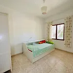Con Jardin Y Piscina Privada *