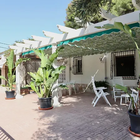 Con Jardin Y Piscina Privada Holiday home