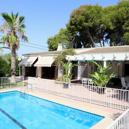 Dom wakacyjny Con Jardin Y Piscina Privada *