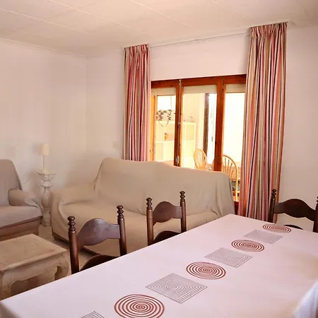 Con Jardin Y Piscina Privada Holiday home *