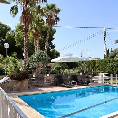 Dom wakacyjny Con Jardin Y Piscina Privada *