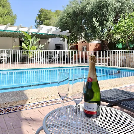 Con Jardin Y Piscina Privada