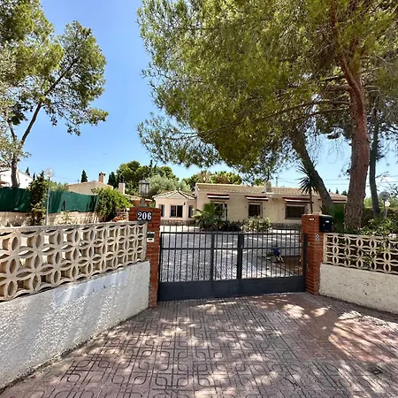 Con Jardin Y Piscina Privada *