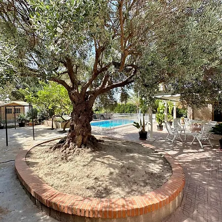 Con Jardin Y Piscina Privada Holiday home *