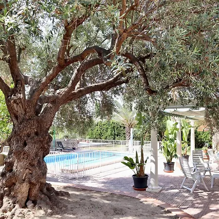 Con Jardin Y Piscina Privada *