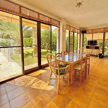 Con Jardin Y Piscina Privada