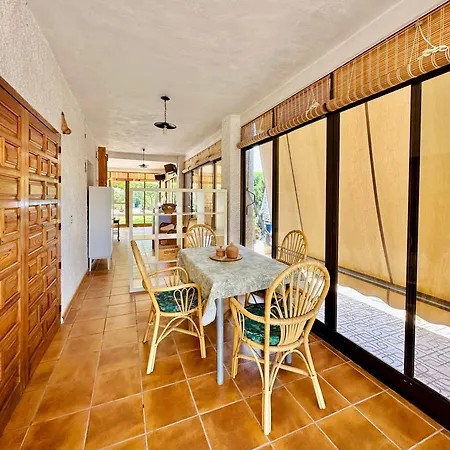Con Jardin Y Piscina Privada Holiday home
