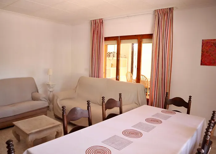 Con Jardin Y Piscina Privada Holiday home *