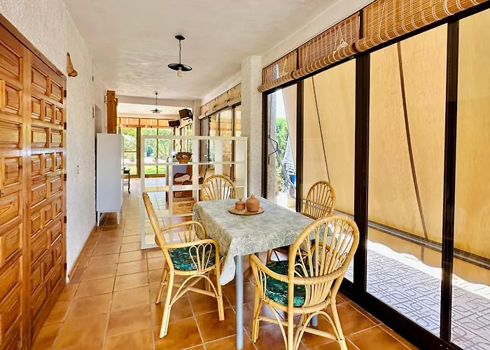Con Jardin Y Piscina Privada Holiday home